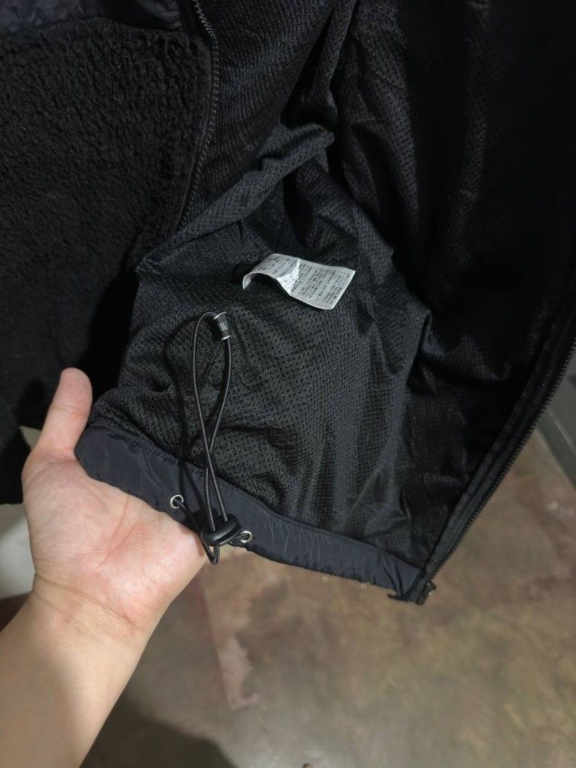 Workman Japan "Find-Out" Gorpcore Heavy Boa Fleece Tech Jacket (Category: Coats, Jackets and Outerwear) located in Las Pinas. Submitted by carls_jiaren09 (Listing ID 1449471336, Image 2). Description: 🏷️ WORKMAN JAPAN "FIND-OUT" TECH BOA FLEECE JACKET😍 • Brand: Find-Out (Famous Outdoor/Activewear line by Workman Co., Japan)🔥 • Style: Gorpcore Full-Zip Hooded Tech Boa Fleece Jacket • Color: Matte Black / Dark Charcoal Gray 📐 MEASUREMENTS (Lay 