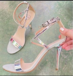 (Category: ) located in . Submitted by melowfashion_preloved (Listing ID 1449502280, Image 1). Description: .