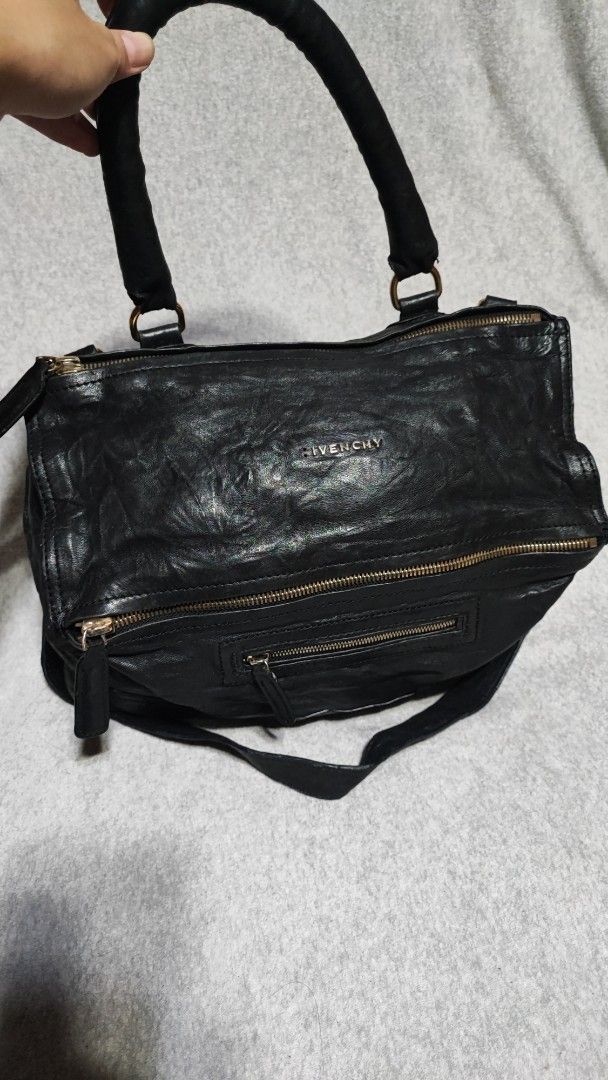 Givenchy Pandora bag (Category: Luxury Bags & Wallets) located in Baguio. Submitted by jayrgijc52758 (Listing ID 1449337986, Image 2). Description: Givenchy pandora Medium size Missing letter G In very good condition pa 2k.