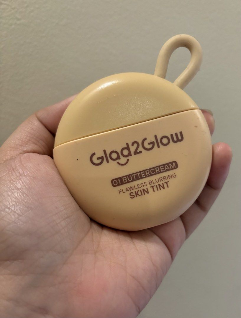 Glad2Glow Skintint (Category: Makeup) located in Manila. Submitted by hygeia555 (Listing ID 1449454957, Image 1). Description: - used thrice only - shade: buttercream.