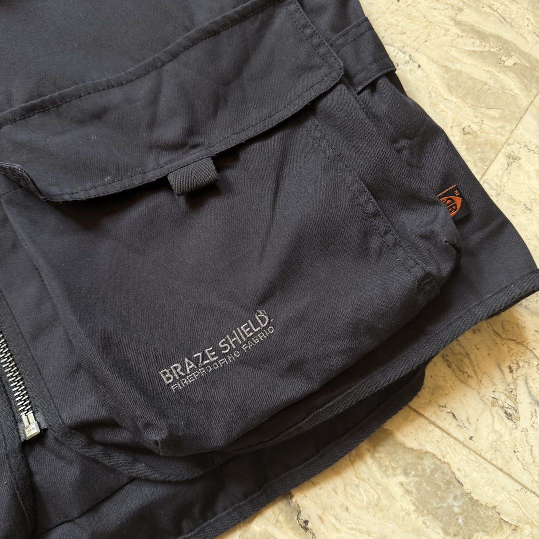 Grip swany vest (Category: Vests) located in Cavite. Submitted by epiboie (Listing ID 1449403899, Image 2). Description: Gripswanny vest Size large 20x29 Color rate: 9.5/10 excellent condition No issue.