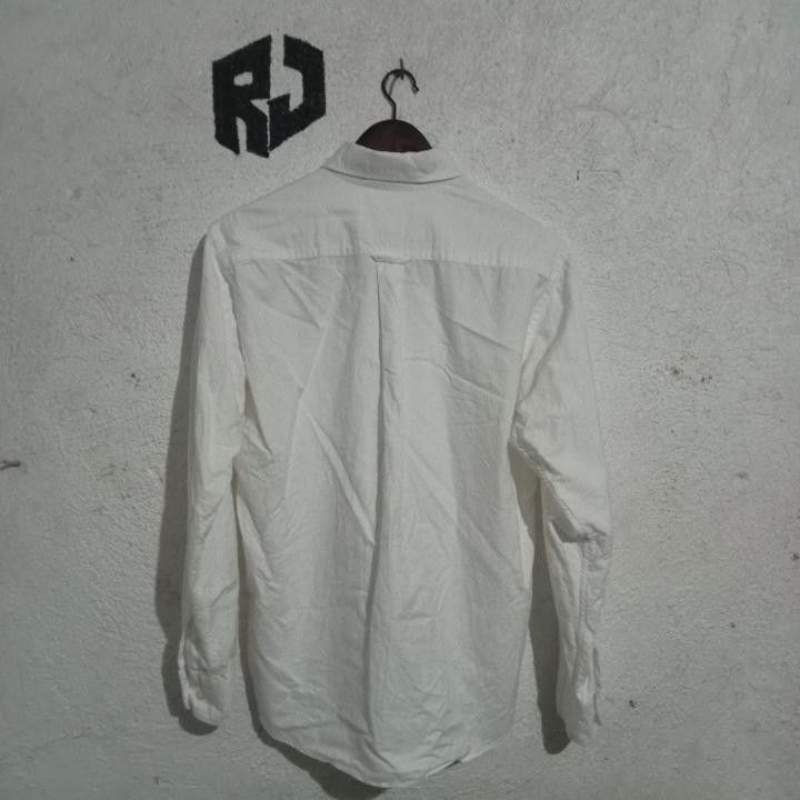 GU Button Down Long Sleeve Shirt White 22/27.5 (Category: Tshirts & Polo Shirts ) located in Manila. Submitted by kuyanyo (Listing ID 1449521522, Image 2). Description: WAG MAHIYA MAG PM KAPAG MAY KATANUNGAN MAGANDA PA CONDITION NYAN LABA LANG👌 .