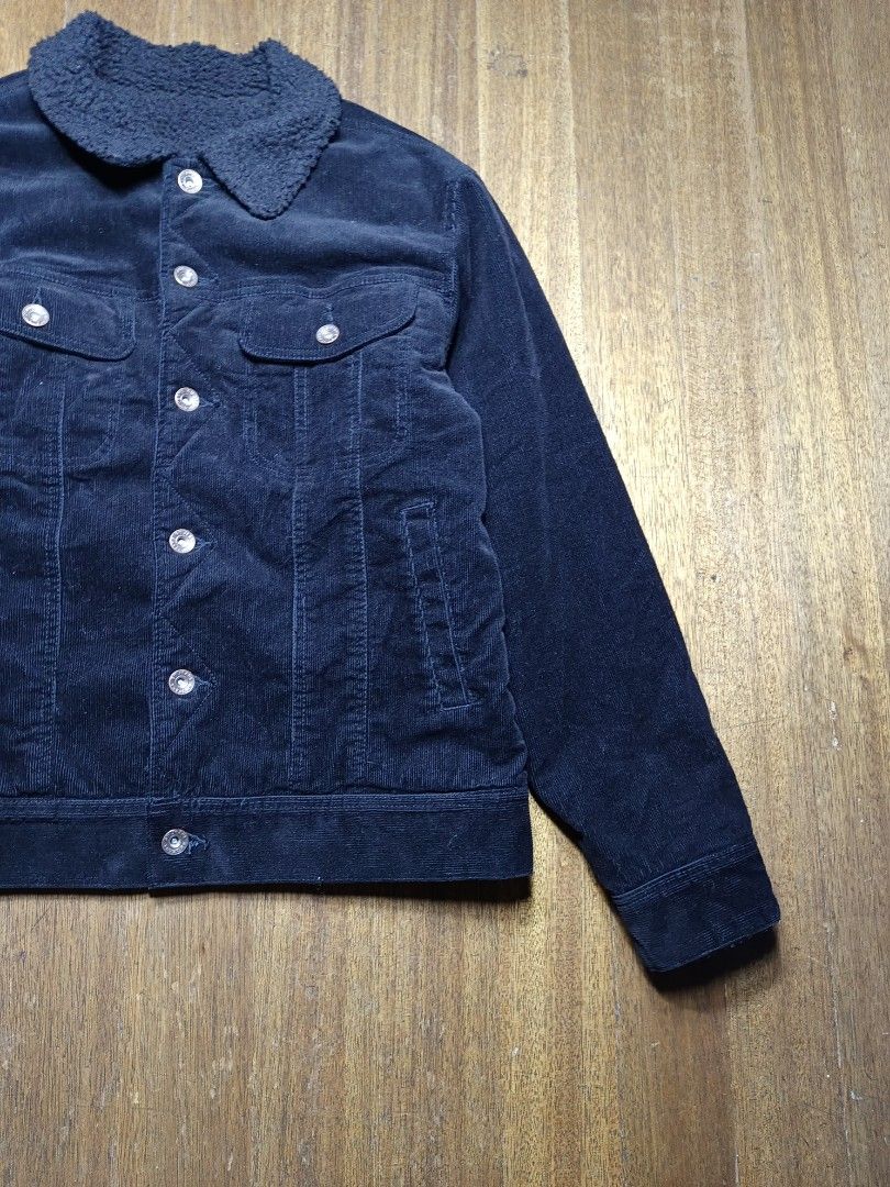 GU Corduroy Sherpa Lined Jacket (Category: Coats, Jackets and Outerwear) located in Mandaluyong City. Submitted by heatgear (Listing ID 1449469608, Image 3). Description: - Classic corduroy trucker jacket style. - Features a warm sherpa-lined collar. - Button-up front with convenient chest pockets. - Ideal for cooler weather and versatile styling. small on tag unisex dimension L 24 w 19 S 23 1500 + sf location mandaluyong willing to meet up as lo