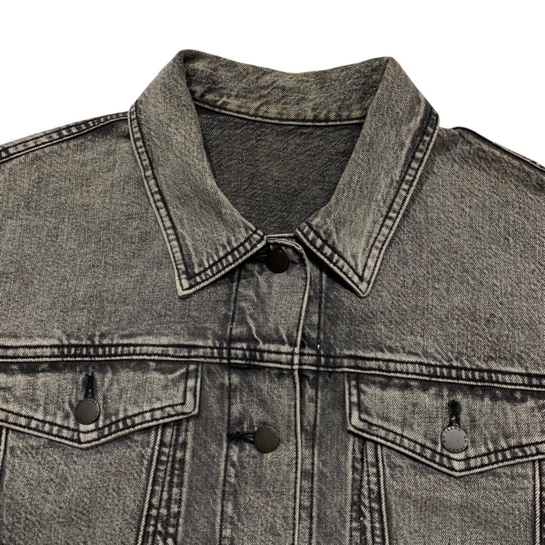 GU Japan Buttondown Cropped Denim Jacket (Category: Coats, Jackets and Outerwear) located in Baguio. Submitted by thesecretshop_ph (Listing ID 1449399118, Image 3). Description: Size: XL Lenght: 19” Width: 21” Issue: .