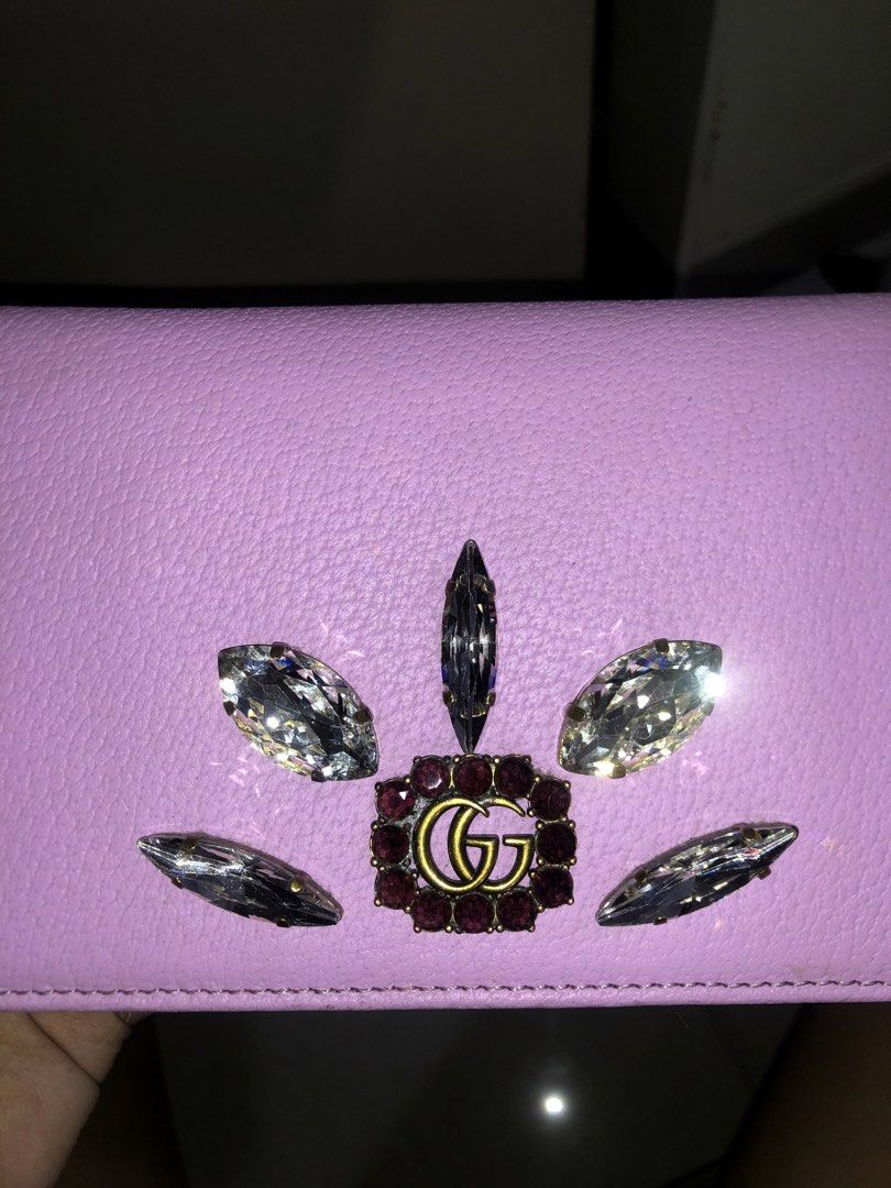 Gucci Hand Bag (Category: Cross-body Bags) located in Manila. Submitted by labrhinth (Listing ID 1449447371, Image 2). Description: all parts are intact and in good shape - minor issues aren’t visible - bag is durable - selling for a reasonable price :)) - rfs: don’t need it anymore - I can do meet ups around metro manila - can go lower if sure buyer No refund pls Loc: metro manila.