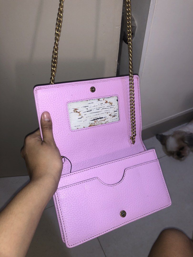 Gucci Hand Bag (Category: Cross-body Bags) located in Manila. Submitted by labrhinth (Listing ID 1449447371, Image 3). Description: all parts are intact and in good shape - minor issues aren’t visible - bag is durable - selling for a reasonable price :)) - rfs: don’t need it anymore - I can do meet ups around metro manila - can go lower if sure buyer No refund pls Loc: metro manila.