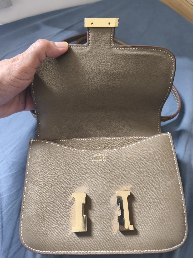 Hermes Mini （分類：手袋及銀包）位於 Hong Kong。 由 ladyblack02 提交（商品編號 1449414996，圖片 2）。簡介： SMALL Size no flaws no damage。