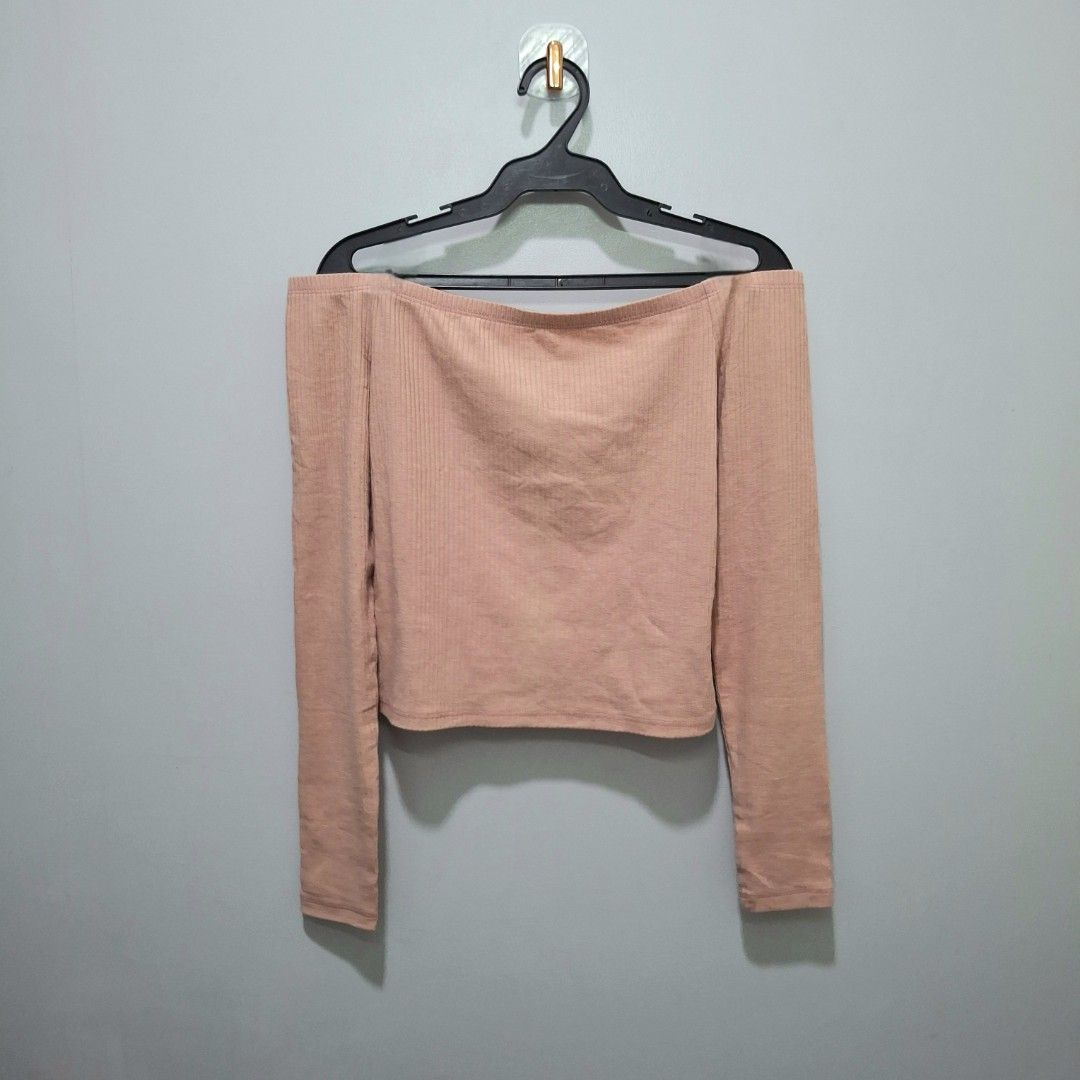 H&M Divided Pink Basic Ribbed Off Shoulder Long Sleeve Top Shirt (Category: Longsleeves) located in Naga. Submitted by formerlymine (Listing ID 1449381503, Image 1). Description: .