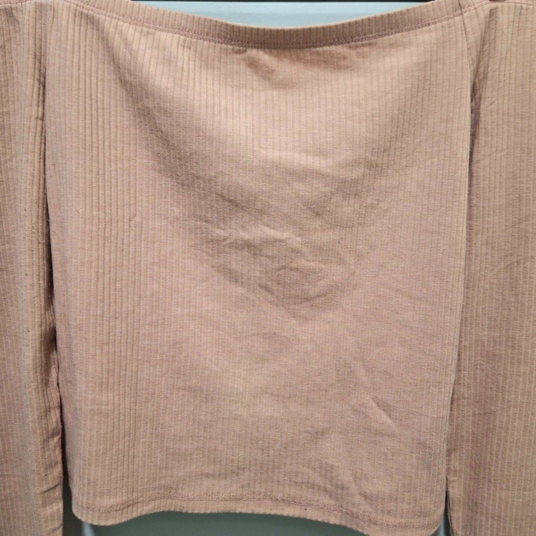 H&M Divided Pink Basic Ribbed Off Shoulder Long Sleeve Top Shirt (Category: Longsleeves) located in Naga. Submitted by formerlymine (Listing ID 1449381503, Image 2). Description: .