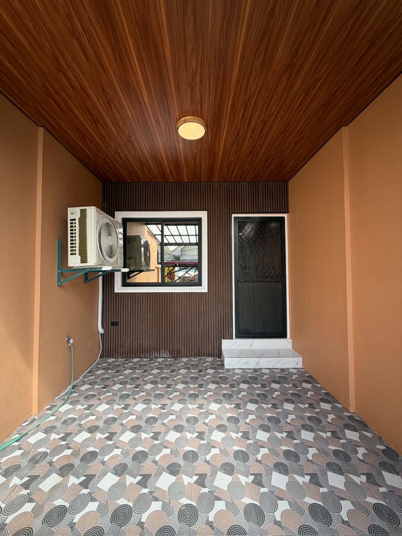 (Category: ) located in . Submitted by krawrina (Listing ID 1449462041, Image 1). Description: .