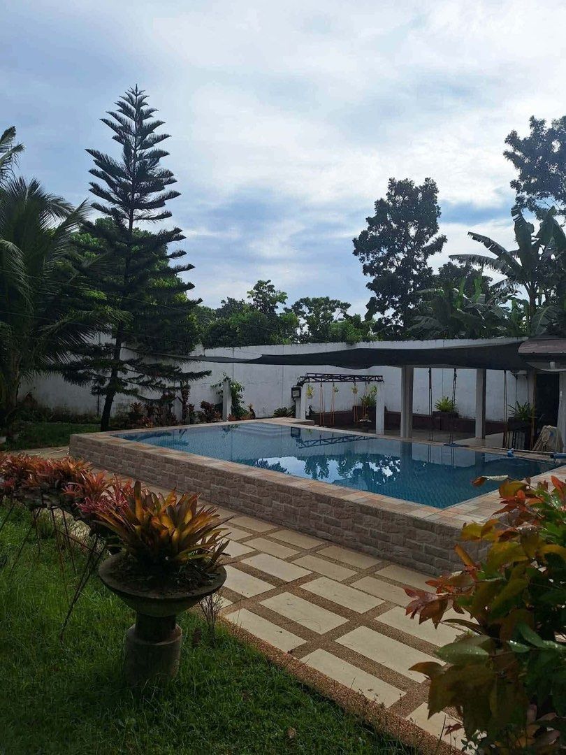 House and Lot with Pool (Category: Lot) located in Manila. Submitted by catherine46746 (Listing ID 1449415777, Image 1). Description: House and Lot with pool for Sale!! Location: Mataas na Kahoy, Lipa Batangas 📍 Lot Area: 1,460sqm Price: 16M DETAILS: 🏡 Main House: 4 spacious rooms 2 bathrooms 🏡 Second House: 1 room with bunk beds 1 bathroom • With swimming pool – perfect for leisure or rental income Ideal for a private rest house, Airbnb, or v