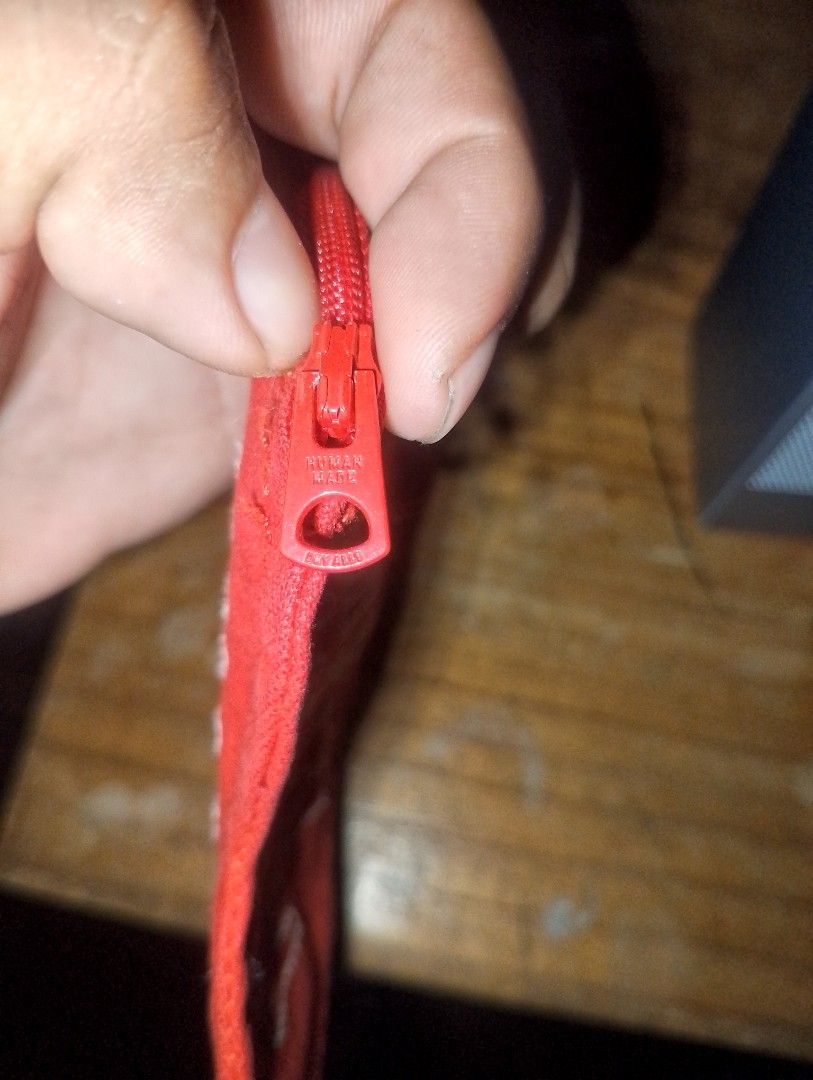 HUMAN MADE HEART WALLET (Category: Luxury Bags & Wallets) located in Caloocan City. Submitted by ndkph (Listing ID 1449405689, Image 2). Description: ISSUE LOOSE TAG STITCH.