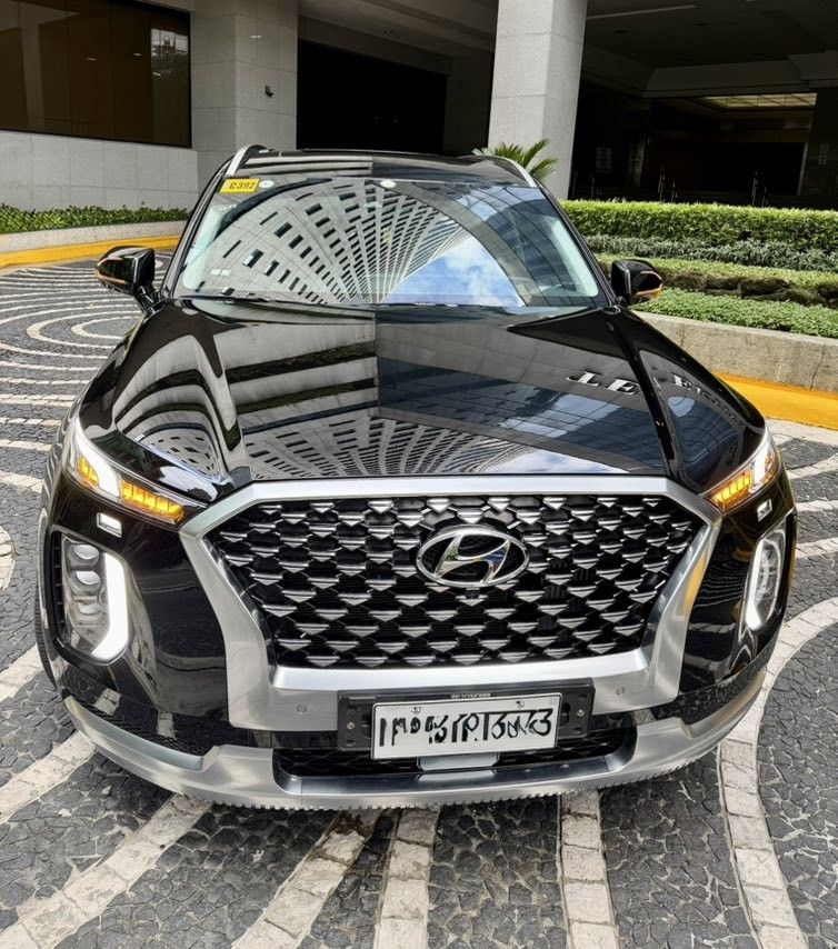 Hyundai Palisade Calligraphy Auto (Category: Used Cars) located in Quezon City. Submitted by salandonikko (Listing ID 1449370366, Image 1). Description: ​Year/Model: 2021 Hyundai Palisade Calligraphy (Luxury Variant) ​Engine: 2.2L Turbo Diesel ​Color: Crystal Black ​Interior: Premium Black Nappa Leather Seats ​Condition: Pristine condition, fully loaded, still looks and drives like new ​✨ PREMIUM & UPGRADED FEATURES: ​📺 Dual 2nd-Row Entertainmen