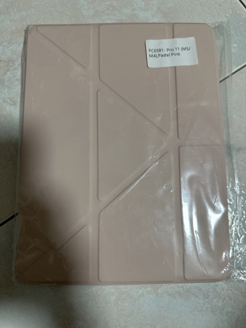 iPad casing (Category: Cases & Sleeves) located in Singapore. Submitted by nicole0204 (Listing ID 1449465342, Image 1). Description: .