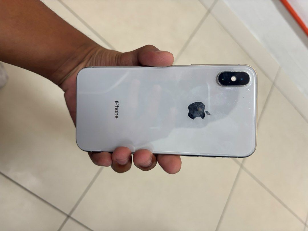 iphone x 256 (Category: iPhone X Series) located in Kulim. Submitted by alihasania48083 (Listing ID 1449458359, Image 1). Description: fon semua okey lagi face id takdak hujung skrin belah ataih kanan naik hijau sikit ja tak kacau apa ii okey ja kalau guna.