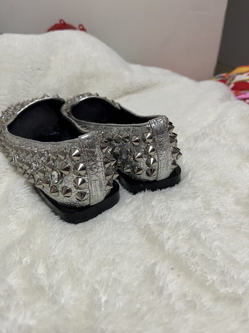 Jeremy scott x stacatto flats (Category: Sandals) located in Baguio. Submitted by devi2600 (Listing ID 1449464975, Image 2). Description: JEREMY SCOTT X STACATTO BAGUIO LOCATION DM FOR MORE INFOS 1300 FREESHIP NEGOTIABLE (THROW IN ANY OFFERS) Can do vc/vouch Ships nationwide.