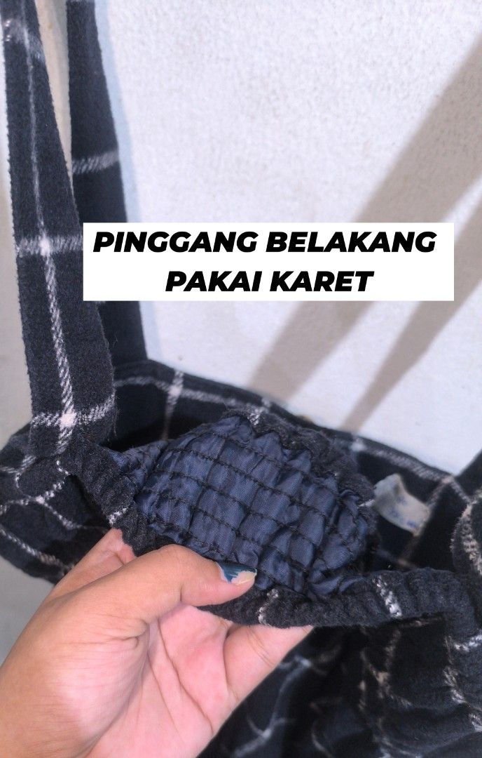 JUMPSUIT OVERALL CELANA KATUN TEBAL (Kategori: Jumpsuits) berada di Jakarta Barat. Dikirim oleh preloved_pribadi. (ID iklan 1449344214, Gambar 3). Deskripsi: No minus detail dan ukuran ada di slide foto produk.