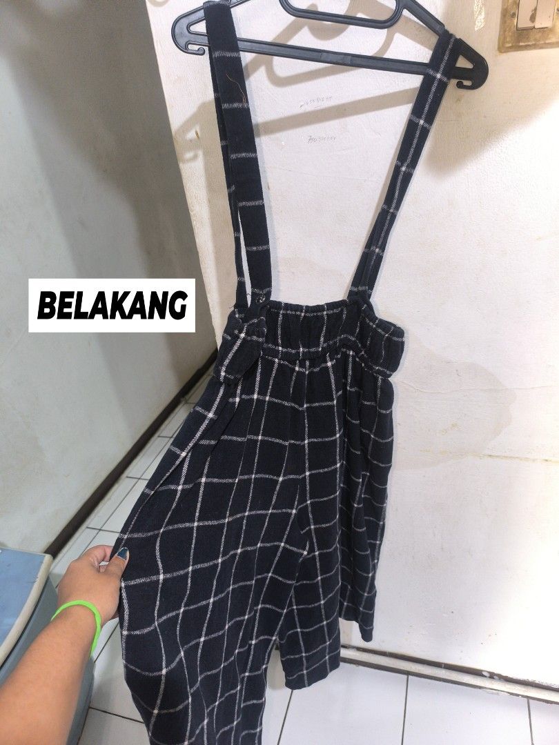 JUMPSUIT OVERALL CELANA KATUN TEBAL (Kategori: Jumpsuits) berada di Jakarta Barat. Dikirim oleh preloved_pribadi. (ID iklan 1449344214, Gambar 2). Deskripsi: No minus detail dan ukuran ada di slide foto produk.