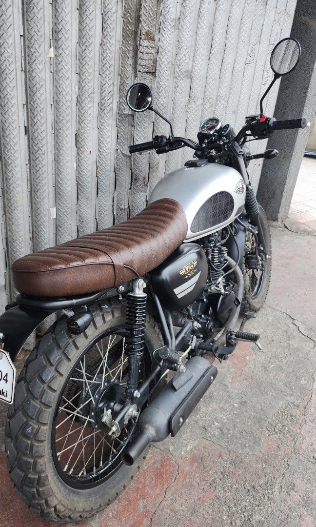 Kawasaki W175 SE Silver 2019 (Category: Motorbikes for Sale) located in Marikina City. Submitted by rtobs08 (Listing ID 1449481078, Image 2). Description: Kawasaki W175 SE. Silver tank with black side panels. Brown ribbed seat. Classic scrambler style. Ready for your next ride. Low mileage.