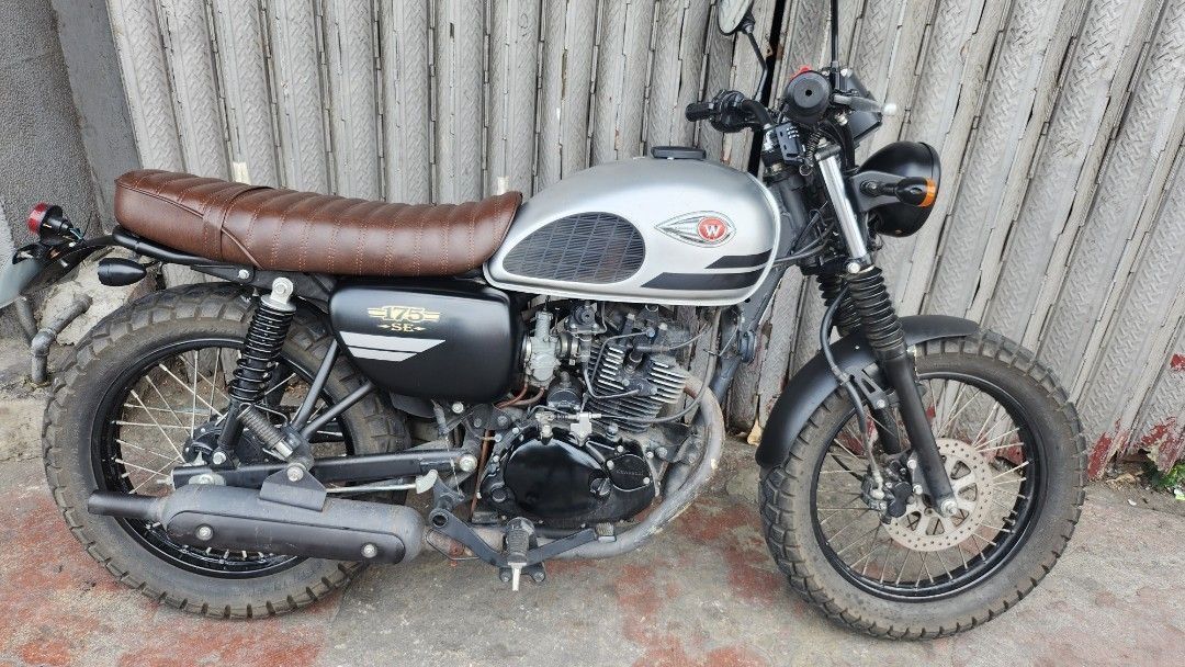 Kawasaki W175 SE Silver 2019 (Category: Motorbikes for Sale) located in Marikina City. Submitted by rtobs08 (Listing ID 1449481078, Image 1). Description: Kawasaki W175 SE. Silver tank with black side panels. Brown ribbed seat. Classic scrambler style. Ready for your next ride. Low mileage.