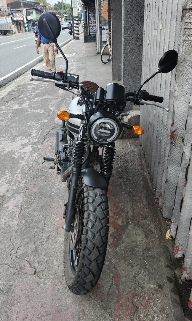 Kawasaki W175 SE Silver 2019 (Category: Motorbikes for Sale) located in Marikina City. Submitted by rtobs08 (Listing ID 1449481078, Image 3). Description: Kawasaki W175 SE. Silver tank with black side panels. Brown ribbed seat. Classic scrambler style. Ready for your next ride. Low mileage.