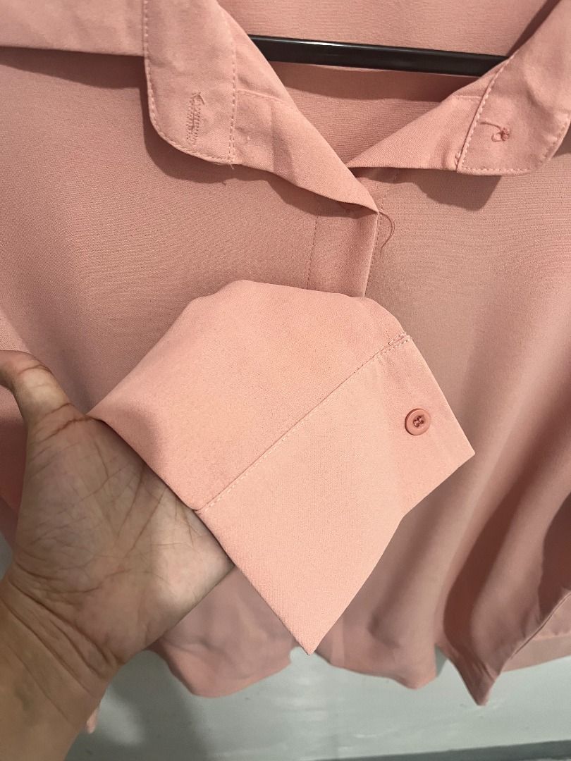 L3 Tiktok Long Sleeve - Peach (Category: Longsleeves) located in Legazpi City. Submitted by alittlerandom (Listing ID 1449522834, Image 3). Description: ✨Declutter✨ Only used for live selling purposes. Bust: 102 cm Shoulder: 40 cm Length: 63cm Sleeve: 57 cm .