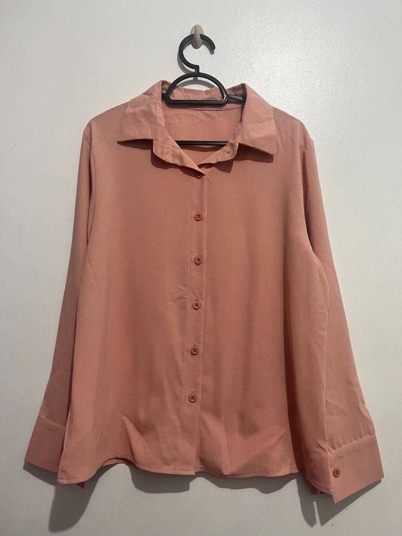 L3 Tiktok Long Sleeve - Peach (Category: Longsleeves) located in Legazpi City. Submitted by alittlerandom (Listing ID 1449522834, Image 1). Description: ✨Declutter✨ Only used for live selling purposes. Bust: 102 cm Shoulder: 40 cm Length: 63cm Sleeve: 57 cm .