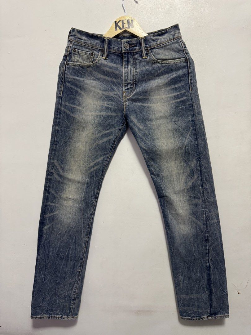 Levi's 513 Jeans W28 L32 (Category: Jeans) located in Manila. Submitted by esparciake75752 (Listing ID 1449391751, Image 2). Description: - Classic Levi's 513 Jeans - Size: Waist 28, Length 32 - Color: Blue wash with a worn-in look - Closure: Button and zip fly - Features: Standard five-pocket styling - Material: Quality denim - Ideal for: Everyday wear.