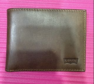 (Category: ) located in . Submitted by luxgiftsg (Listing ID 1449517173, Image 1). Description: .