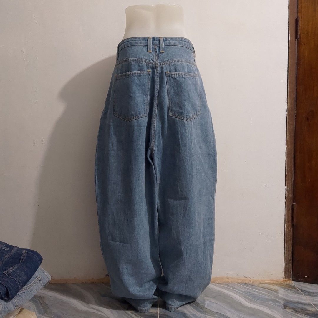 Light Wash Wide Balloon Denim Pants (Category: Jeans) located in Caloocan City. Submitted by sharpthreads18 (Listing ID 1449432301, Image 3). Description: ‎________________ ‎📏DIMES (INCHES) ‎• Waist / 29 - 31 (M on tag) ‎• Length / 41 ‎• Thigh / 15 ‎• Hem / 8.5 ‎________________ ‎🧷DETAILS ‎• Issue: None ‎• Need wash ‎• Excellent Condition ‎• Hard, Thick, and Heavy Denim.