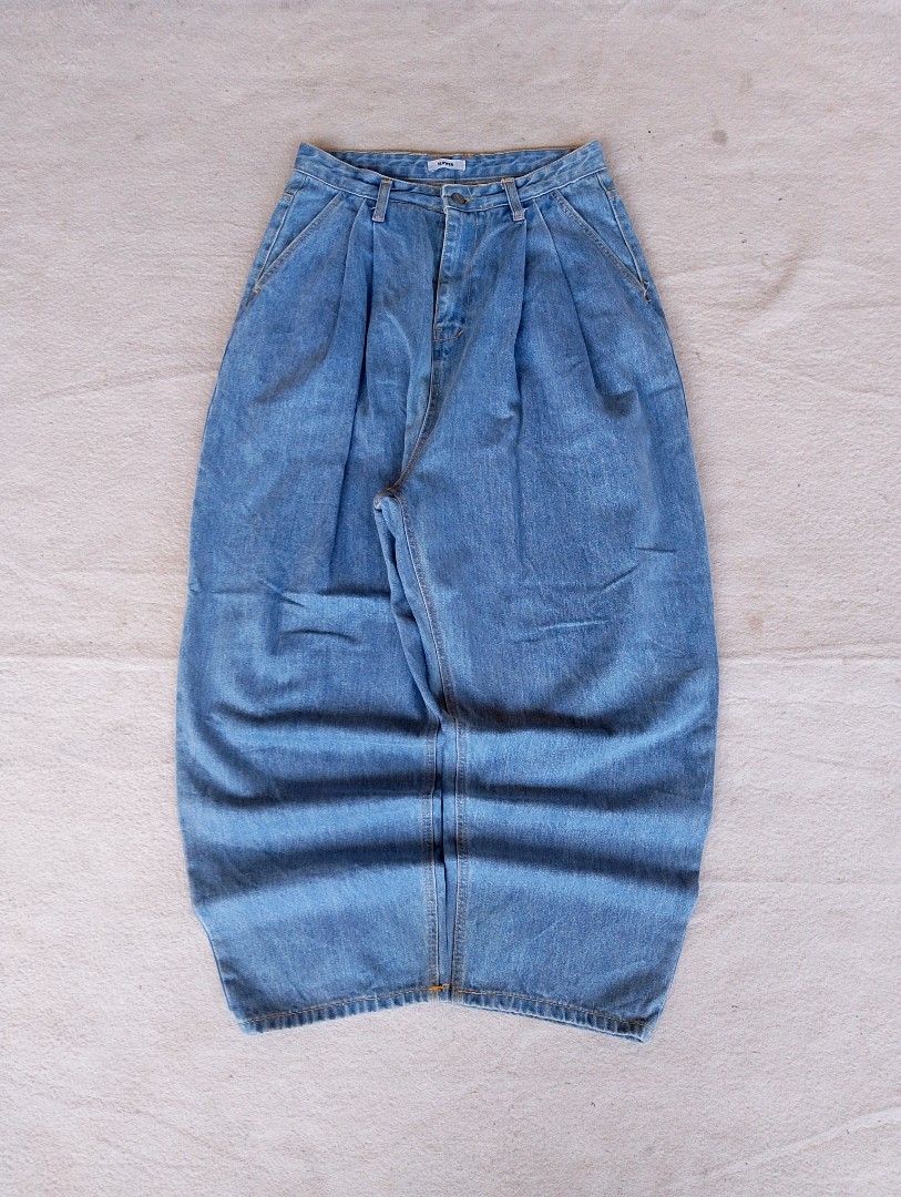 Light Wash Wide Balloon Denim Pants (Category: Jeans) located in Caloocan City. Submitted by sharpthreads18 (Listing ID 1449432301, Image 1). Description: ‎________________ ‎📏DIMES (INCHES) ‎• Waist / 29 - 31 (M on tag) ‎• Length / 41 ‎• Thigh / 15 ‎• Hem / 8.5 ‎________________ ‎🧷DETAILS ‎• Issue: None ‎• Need wash ‎• Excellent Condition ‎• Hard, Thick, and Heavy Denim.
