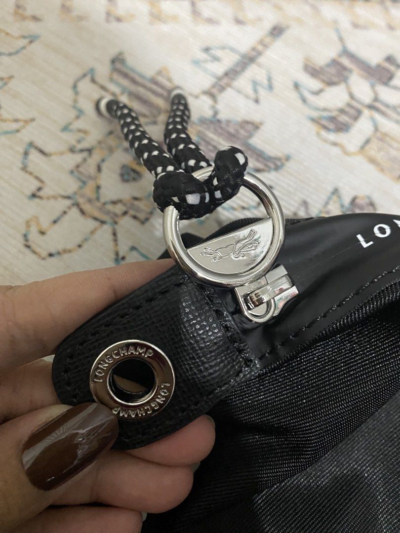 Longchamp Energy Black Medium Polycanvas (Kategori: Tas & Dompet Wanita) berada di Tangerang. Dikirim oleh lensscollection (ID iklan 1449505179, Gambar 2). Deskripsi: NETT PRICE! Welcome Reseller / Dropship 🤗 VIP LC ENERGY + Strap 🪞✨ Size XS = 25 cm (275 k) SIze S = 37 cm (285 k) Size M = 44 cm (295 k) Made in Tunisia • Full emboss • List rapi presisi • Tas bahan polycanvas. Handle kulit lentur • Flap mix Kulas • Handle lentur • Button Presisi 