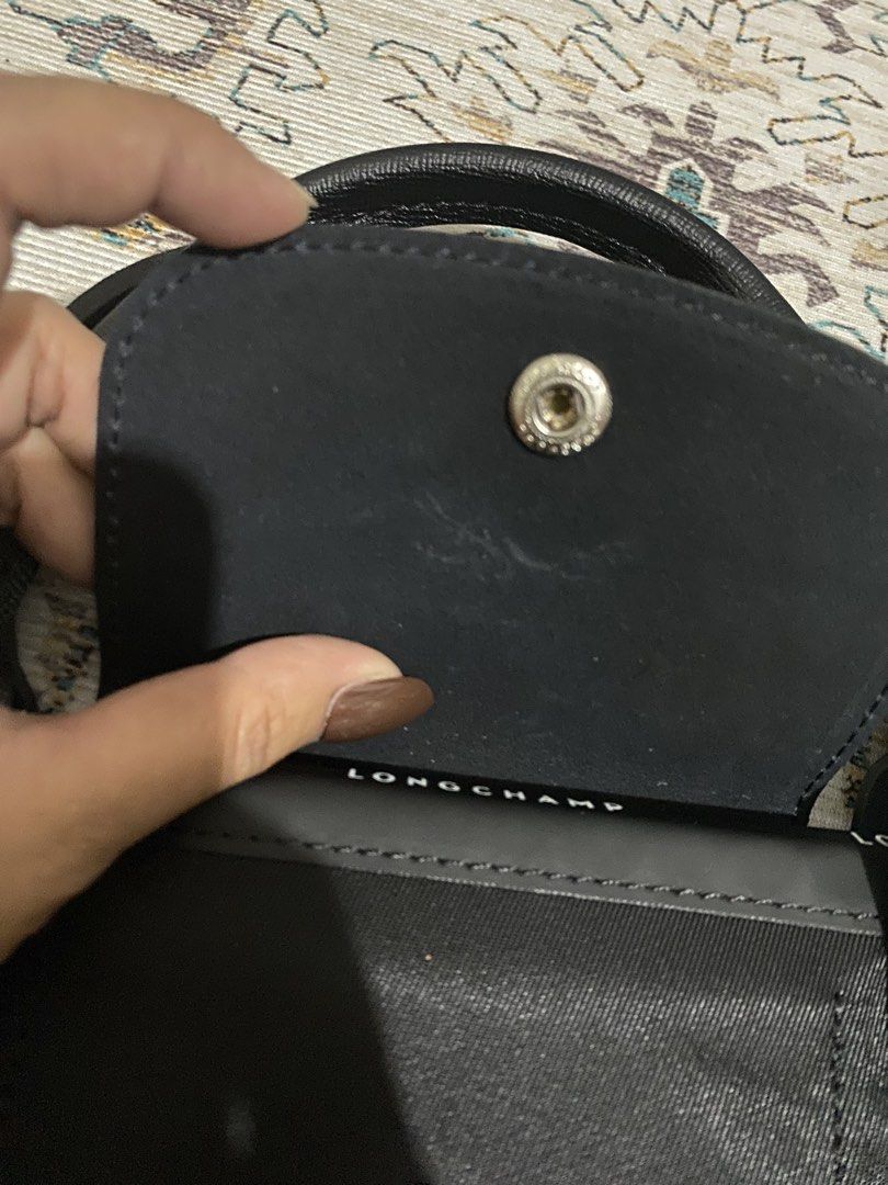 Longchamp Energy Black Medium Polycanvas (Kategori: Tas & Dompet Wanita) berada di Tangerang. Dikirim oleh lensscollection (ID iklan 1449505179, Gambar 3). Deskripsi: NETT PRICE! Welcome Reseller / Dropship 🤗 VIP LC ENERGY + Strap 🪞✨ Size XS = 25 cm (275 k) SIze S = 37 cm (285 k) Size M = 44 cm (295 k) Made in Tunisia • Full emboss • List rapi presisi • Tas bahan polycanvas. Handle kulit lentur • Flap mix Kulas • Handle lentur • Button Presisi 