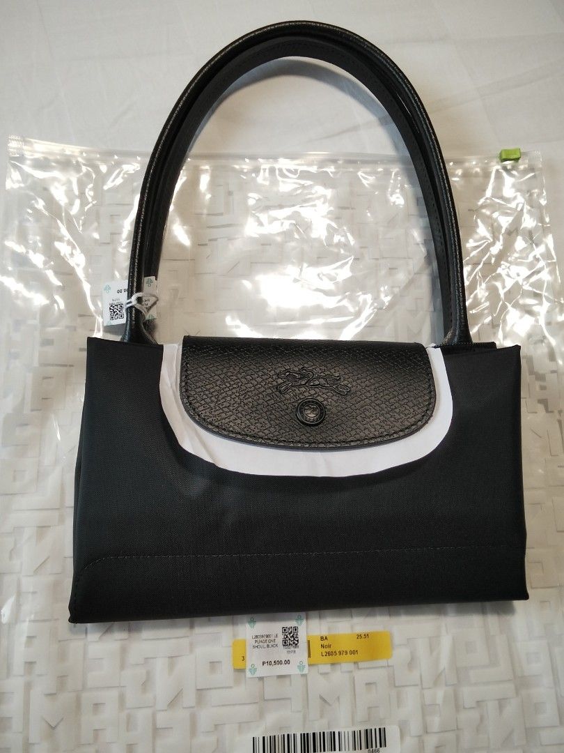 Longchamp Le Pliage Shoulder Bag Black (Category: Luxury Bags & Wallets) located in Cainta. Submitted by roweb (Listing ID 1449425074, Image 1). Description: Longchamp Le Pliage One - Medium Long Handle - color Noir/Black - brand new, bought in Solaire, received as gift.