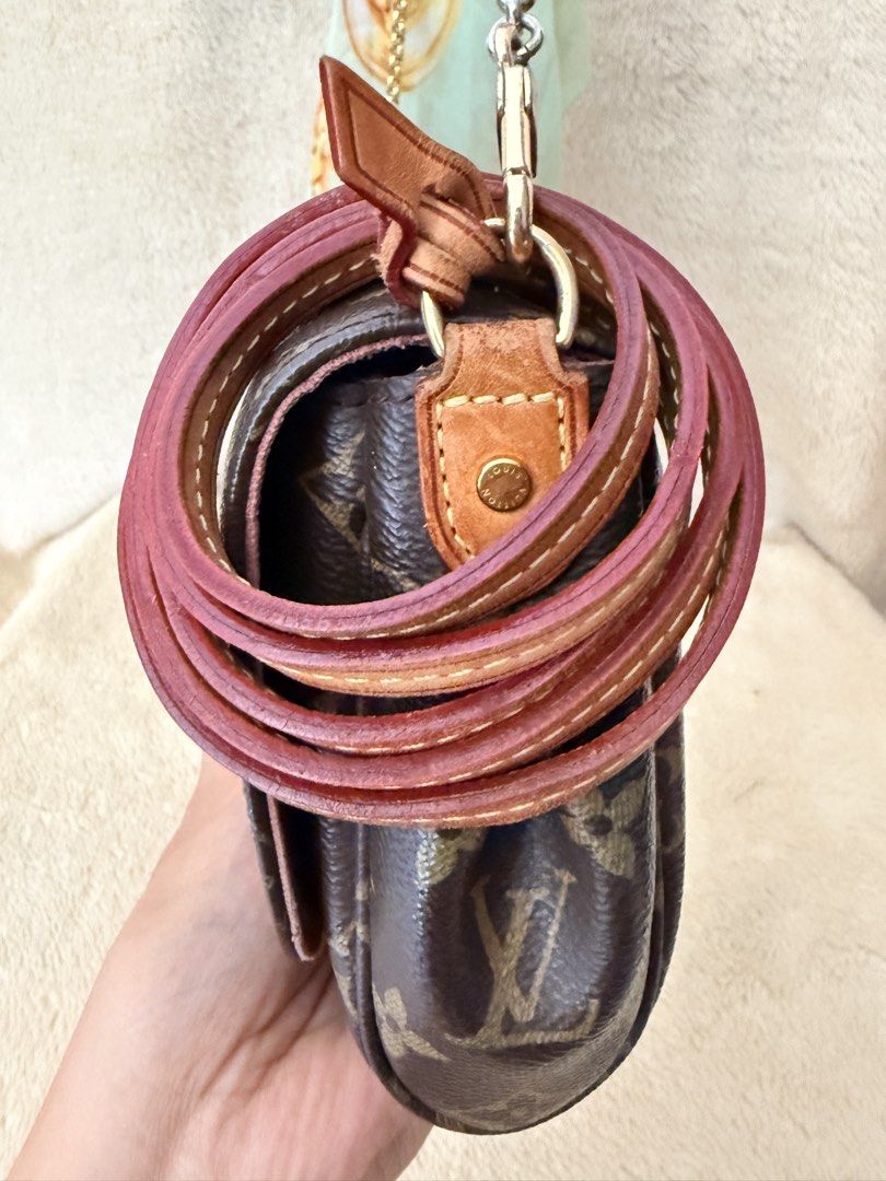 Louis Vuitton Eva Clutch (Category: Luxury Bags & Wallets) located in Manila. Submitted by epicmountain-430b (Listing ID 1449365381, Image 2). Description: Louis Vuitton Eva Clutch featuring the iconic Monogram canvas and a polished brass nameplate..