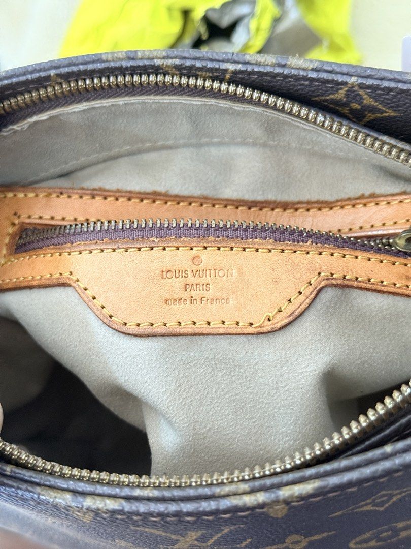 Louis Vuitton Looping MM (Category: Luxury Bags & Wallets) located in Manila. Submitted by epicmountain-430b (Listing ID 1449403452, Image 3). Description: Louis Vuitton Looping MM shoulder bag featuring the iconic brown monogram canvas..