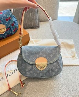 (Category: ) located in . Submitted by worldwidedeals (Listing ID 1449385325, Image 1). Description: .
