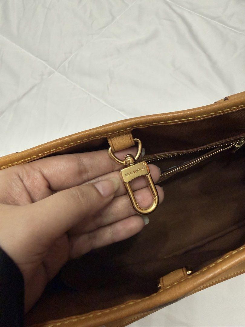 Louis Vuitton M51154 Batignolles Horizontal Tote Bag Monogram Canvas (Category: Luxury Bags & Wallets) located in Quezon City. Submitted by travelogueph (Listing ID 1449486449, Image 3). Description: .