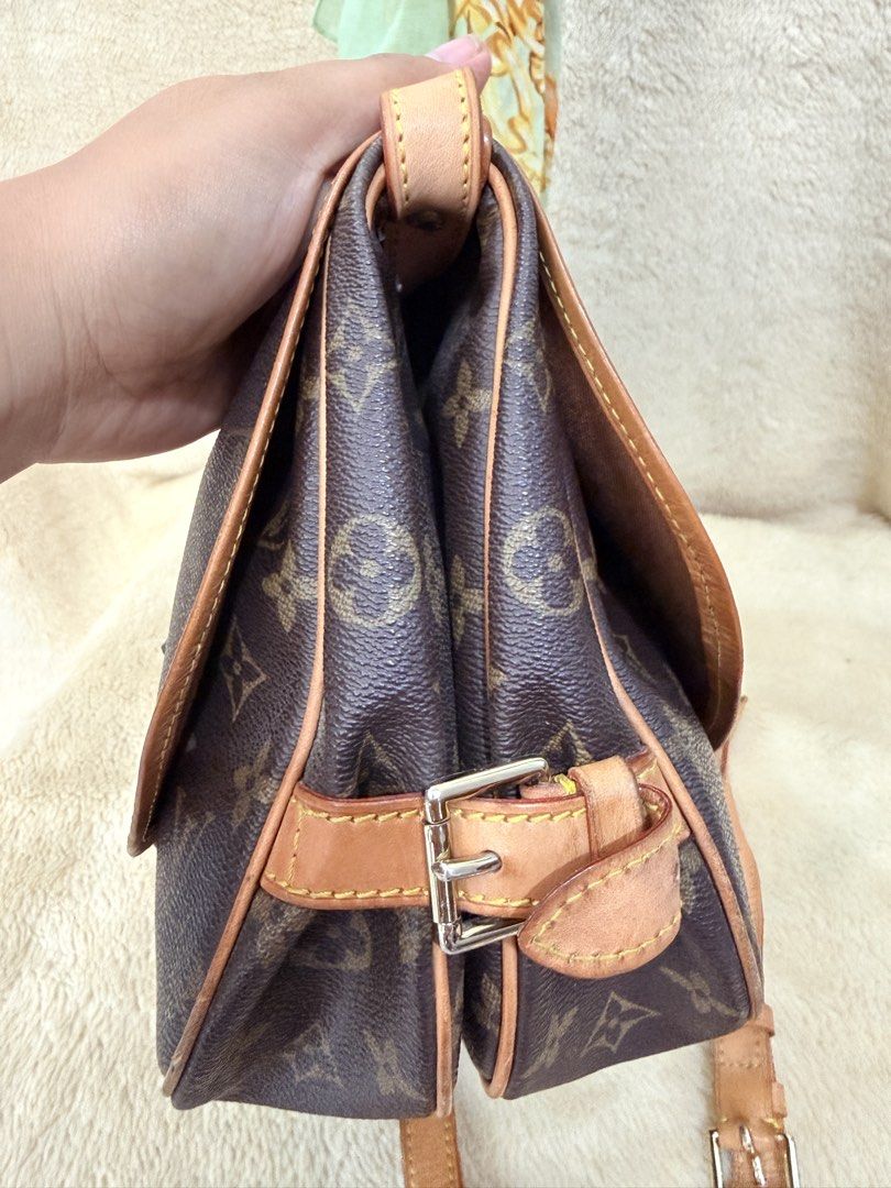 Louis Vuitton Saumur 30 monogram canvas (Category: Luxury Bags & Wallets) located in Manila. Submitted by epicmountain-430b (Listing ID 1449406550, Image 2). Description: Louis Vuitton Saumur 30 monogram canvas shoulder bag featuring vachetta leather trim and strap patina..