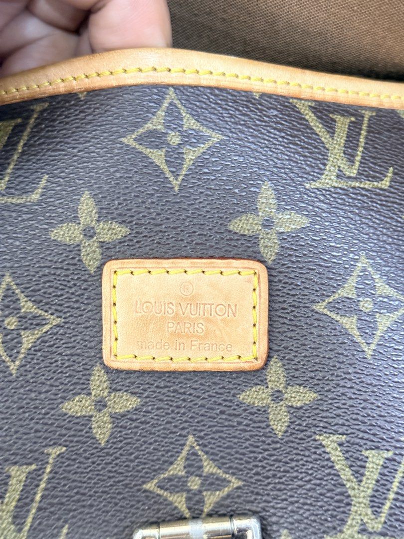 Louis Vuitton Saumur 30 monogram canvas (Category: Luxury Bags & Wallets) located in Manila. Submitted by epicmountain-430b (Listing ID 1449406550, Image 3). Description: Louis Vuitton Saumur 30 monogram canvas shoulder bag featuring vachetta leather trim and strap patina..