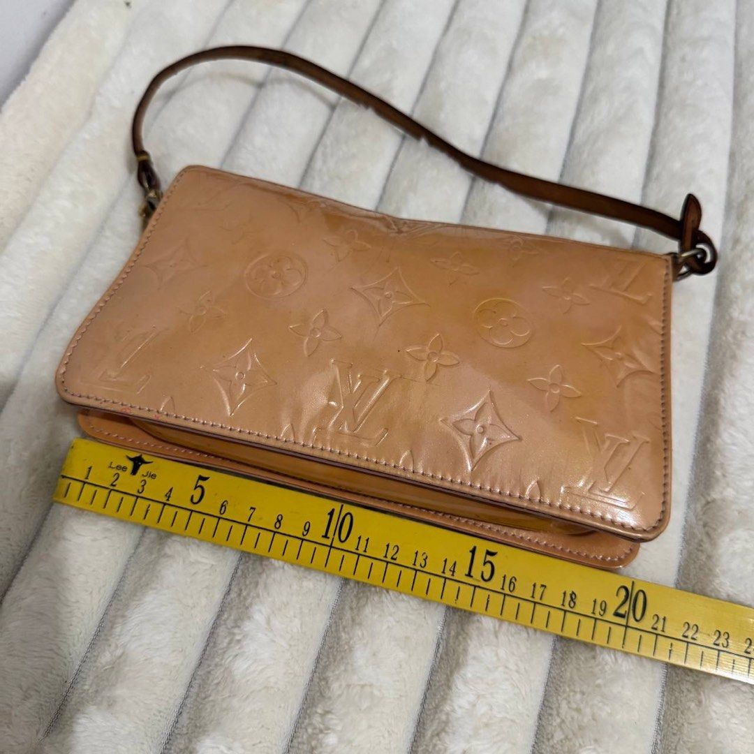 Louis Vuitton Vernis Lexington Pochette (Category: Luxury Bags & Wallets) located in Manila. Submitted by retro.archives (Listing ID 1449491111, Image 3). Description: Louis Vuitton Vernis Lexington Pochette Condition & Flaws: (See Detailed Pictures Attached) Made in France 📐 Measurements in CM Height: 11 cm Width: 20 cm Depth: 2.5 cm Drop: 15 cm 📎 TAKE NOTE : • Please note that this is a used / thrifted piece, and minor imperfections are part 