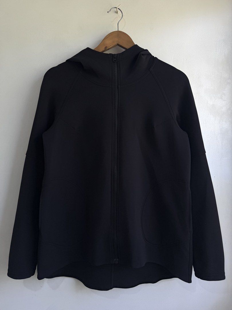 Lululemon Embrace The Space Hood (Category: Coats, Jackets and Outerwear) located in Cavite. Submitted by chevpthrillaah (Listing ID 1449343523, Image 1). Description: Authentic No flaws Genuine Excellent Condition .