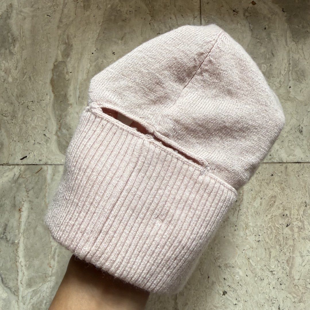 Lululemon knit ponytail beanie (Category: Activewear) located in Cavite. Submitted by epiboie (Listing ID 1449397029, Image 2). Description: Lululemon knit ponytail beanie OSFA Color rate 9.7/10 Excellent condition No issue.