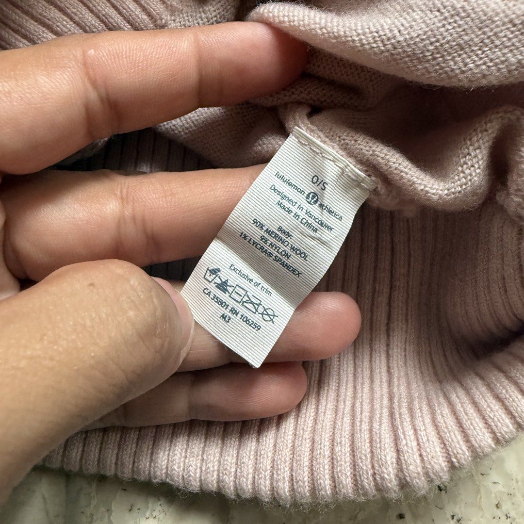 Lululemon knit ponytail beanie (Category: Activewear) located in Cavite. Submitted by epiboie (Listing ID 1449397029, Image 3). Description: Lululemon knit ponytail beanie OSFA Color rate 9.7/10 Excellent condition No issue.