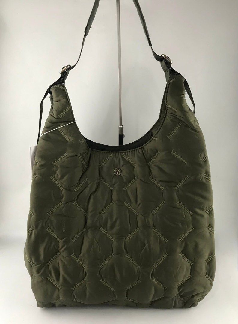 Lululemon Quilty Pleasures Shoulder Bag 14L (Category: Shoulder Bags) located in Binan City. Submitted by pinkykeenshop (Listing ID 1449386465, Image 1). Description: .