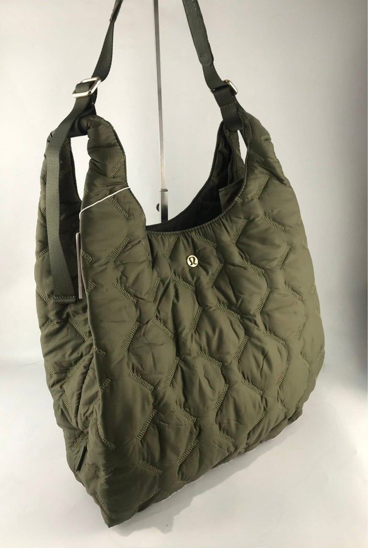 Lululemon Quilty Pleasures Shoulder Bag 14L (Category: Shoulder Bags) located in Binan City. Submitted by pinkykeenshop (Listing ID 1449386465, Image 3). Description: .
