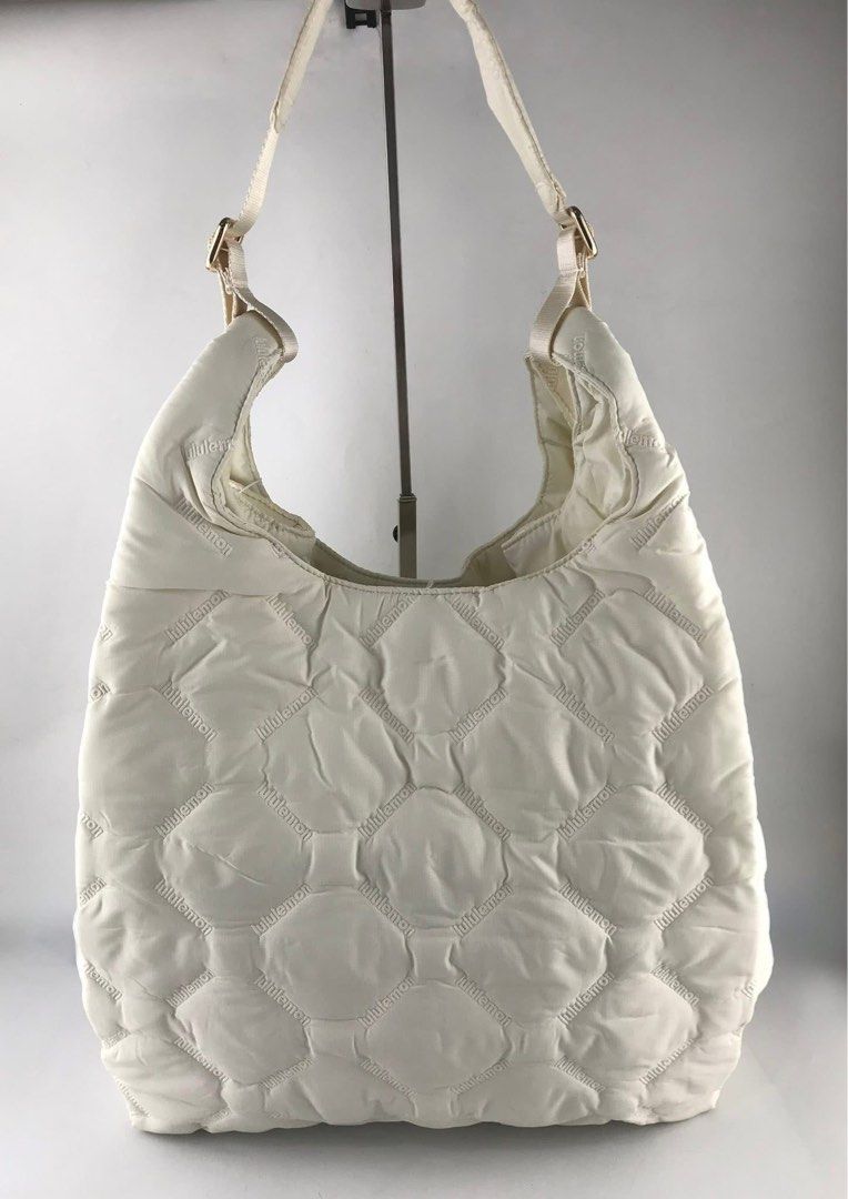 Lululemon Quilty Pleasures Shoulder Bag 14L (Category: Shoulder Bags) located in Binan City. Submitted by pinkykeenshop (Listing ID 1449387169, Image 3). Description: .