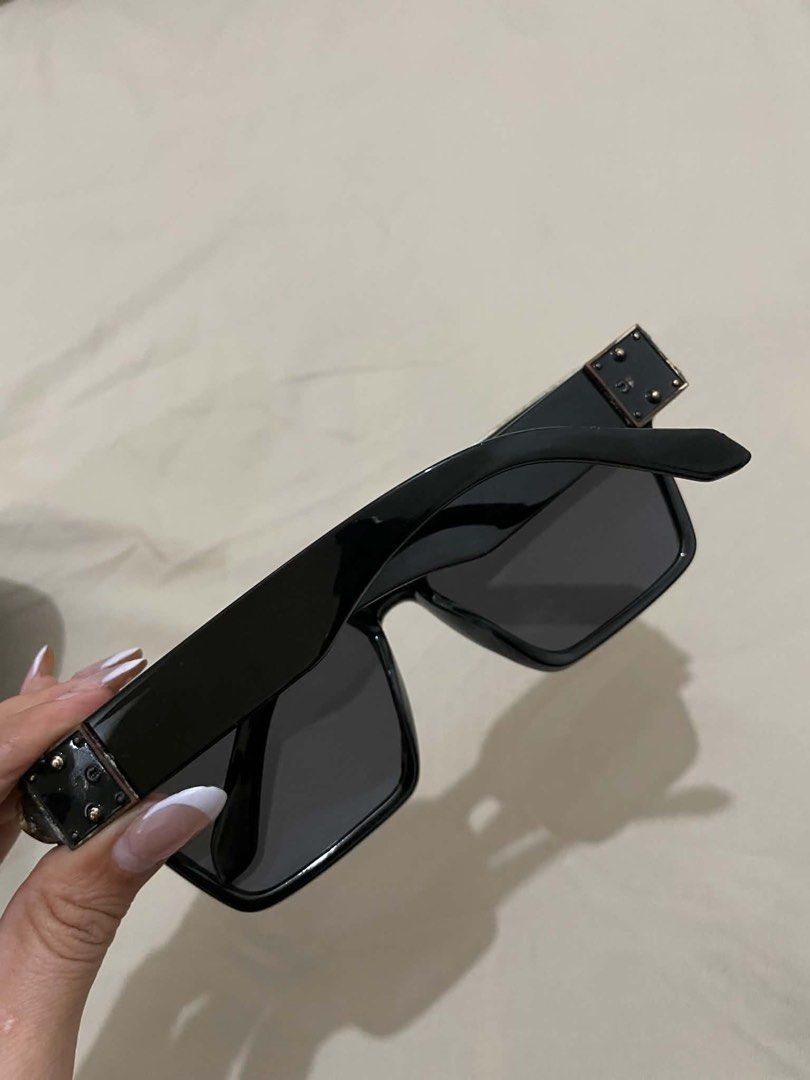 LV sunglasses (Category: Luxury Accessories) located in Malabon City. Submitted by giecruise (Listing ID 1449434172, Image 2). Description: .