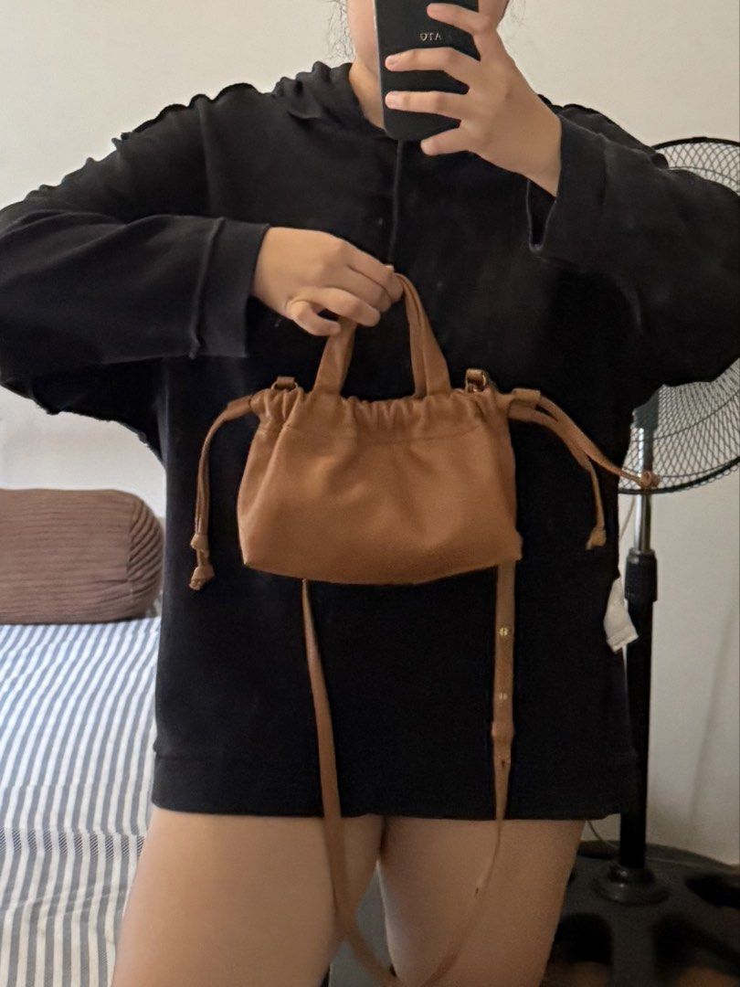 Madewell Leather Piazza Mini Crossbody Bag (Category: Cross-body Bags) located in Quezon City. Submitted by a_closet04 (Listing ID 1449389343, Image 3). Description: - Madewell Piazza Mini Bag - soft leather - 2 way use! - the best genuine soft leather I owned 🥹 - I would still rate the bag as 9/10 - still in very good condition 🤍.