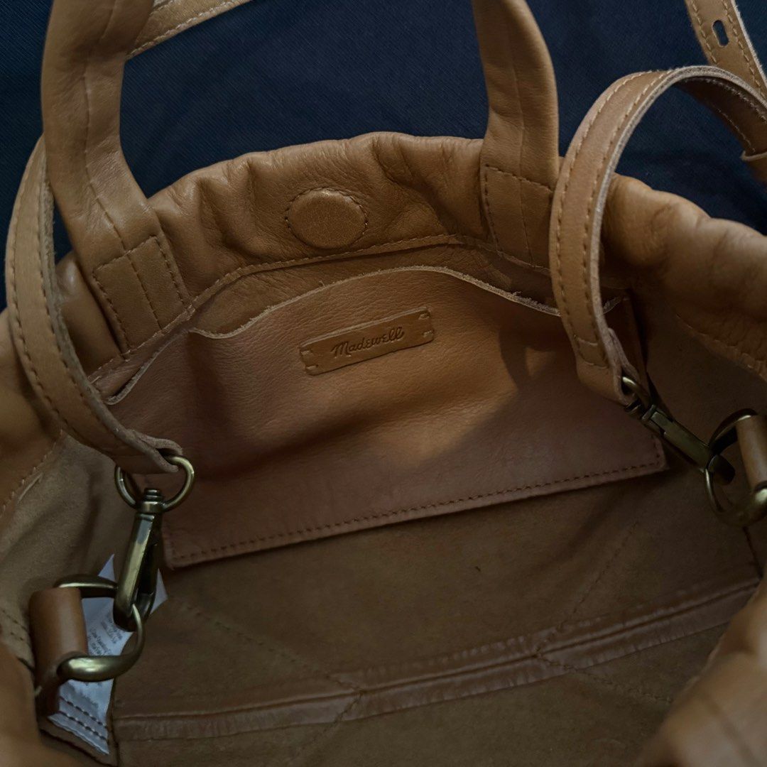 Madewell Leather Piazza Mini Crossbody Bag (Category: Cross-body Bags) located in Quezon City. Submitted by a_closet04 (Listing ID 1449389343, Image 2). Description: - Madewell Piazza Mini Bag - soft leather - 2 way use! - the best genuine soft leather I owned 🥹 - I would still rate the bag as 9/10 - still in very good condition 🤍.